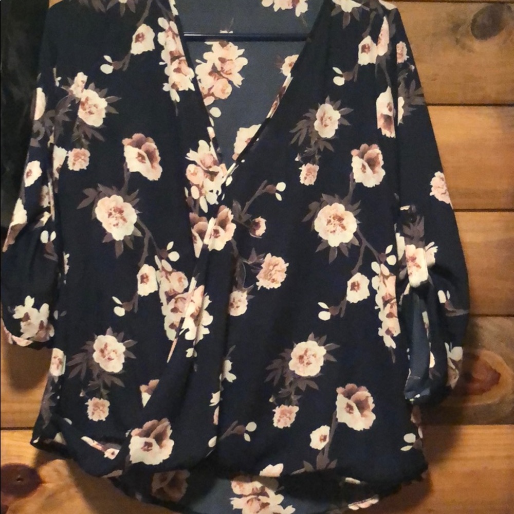 Navy floral top size med